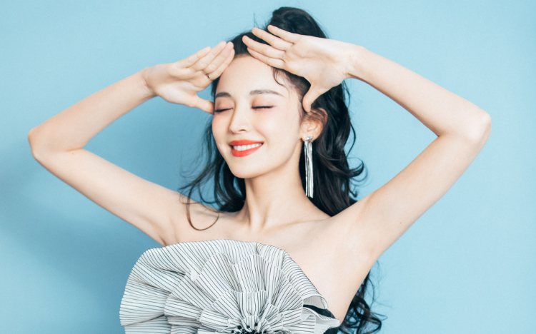 古力娜扎甜美俏丽写真