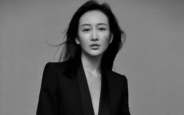 王鸥清冷性感写真