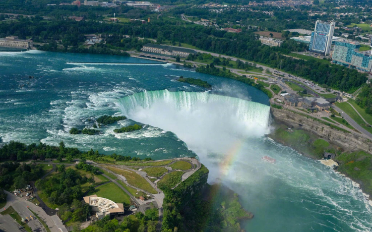 青海翡翠湖唯美风景