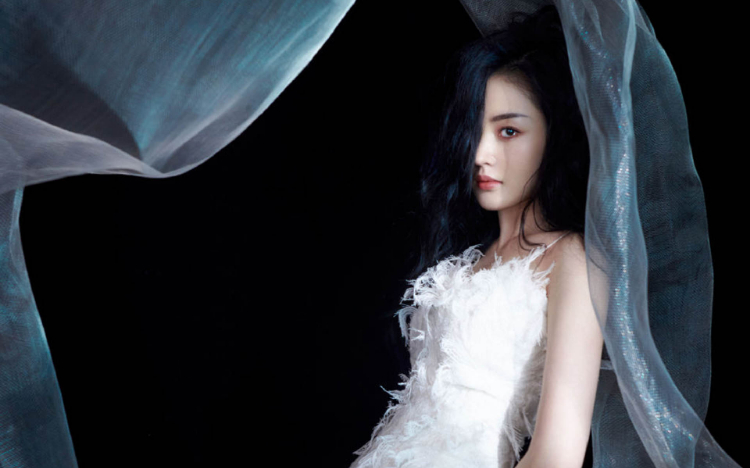 张天爱吊带白裙性感写真