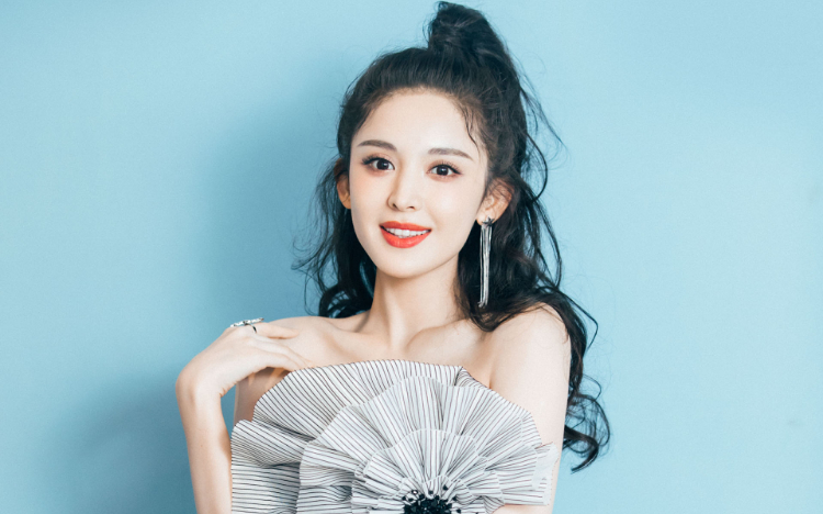 古力娜扎甜美俏丽写真