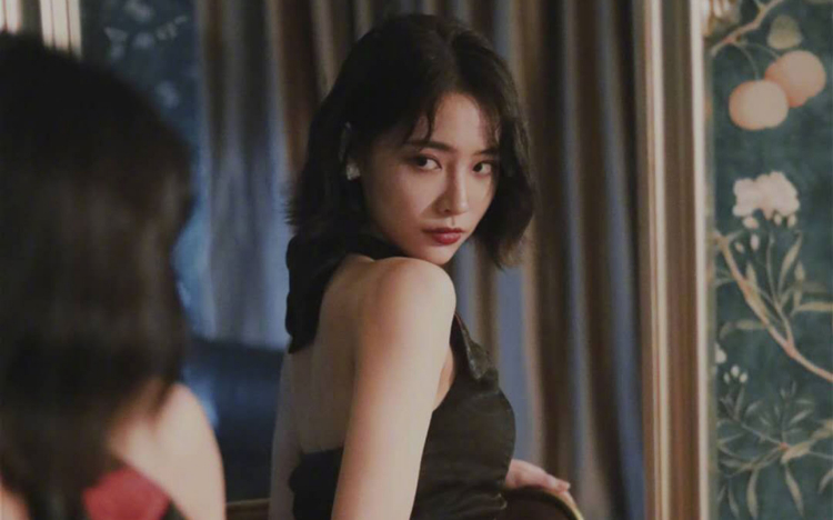 许佳琪印花旗袍性感写真