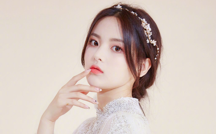 杨超越清纯婚纱写真