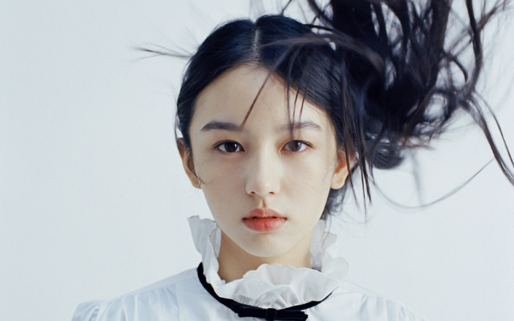 周也清秀甜美写真