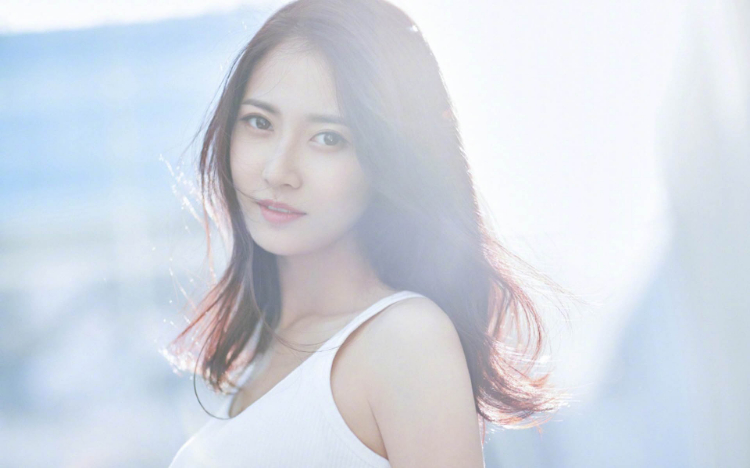 陈钰琪清新淡雅写真