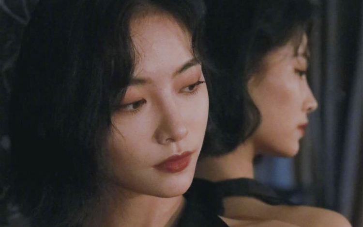 许佳琪印花旗袍性感写真