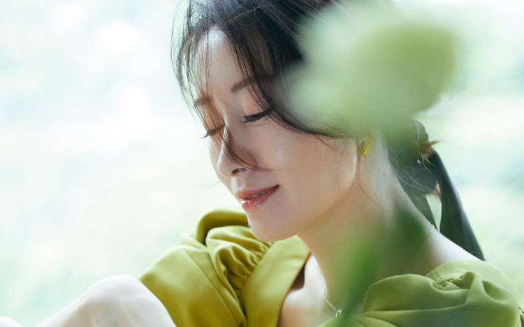 刘敏涛绿色套装清爽写真