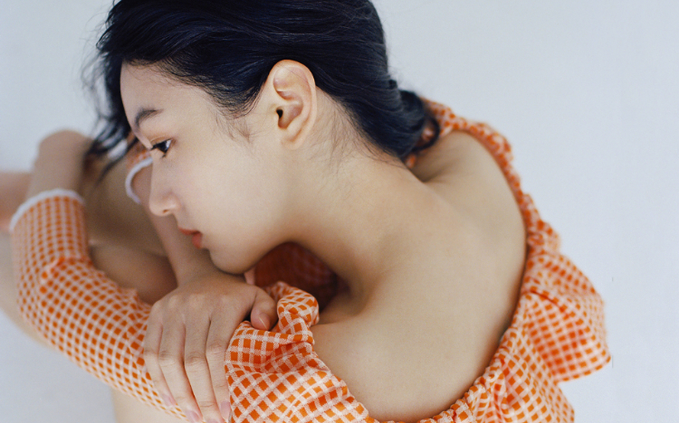 周也清秀甜美写真