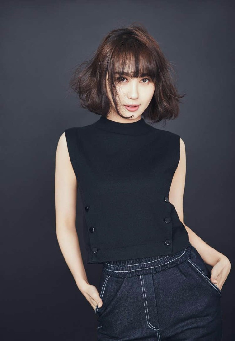 李菲儿全新黑白美照 有“中国好女友”的美赞