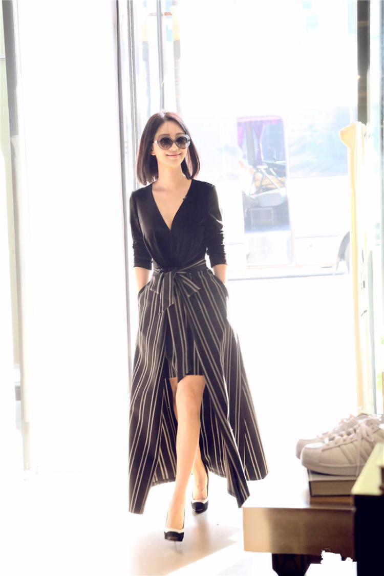 李菲儿拍青春时尚写真 甜美靓丽皮肤白皙