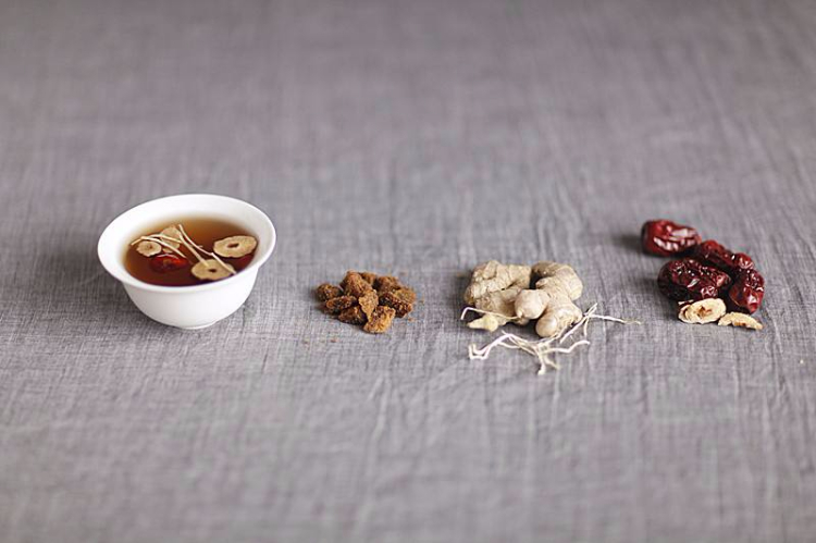 夏天最适合喝的竟不是绿豆汤，它才是夏季的排湿养血之王~