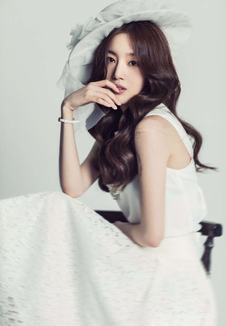 韩国女星韩善花时尚大片 气质优雅动人