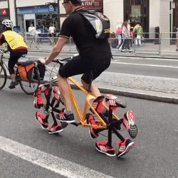 很酷炫的自行车嘛，就是有点慢