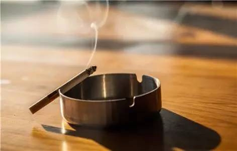 头发油、头皮痒、还大把脱发？其实是这种东西吃多了…