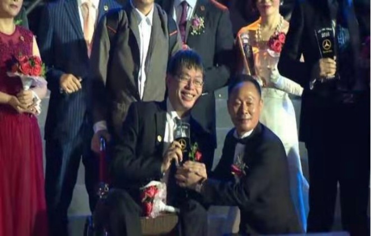 加入公司，一部手机通过互联网简简单单创业，开开心心过好每一天，