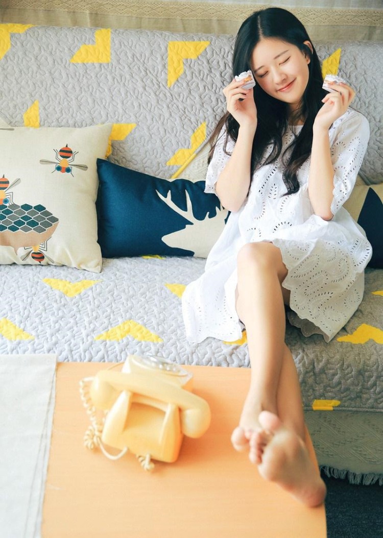 甜美笑容演绎清新自然风