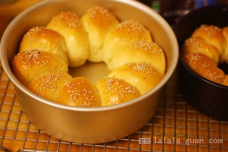 这样做的小面包不仅颜值好，味道更没得说，当早餐或下午茶都很赞