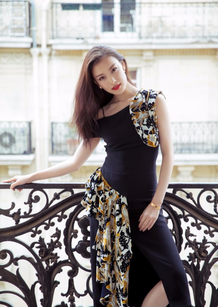 倪妮百变写真 时而性感时而清纯