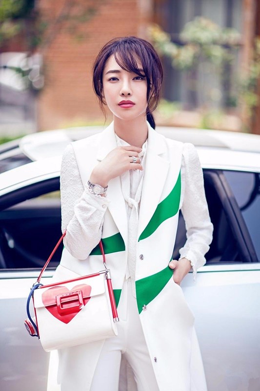 白百何早春时尚大片 温暖阳光活力四射