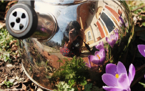 一位带着茶壶去旅行的妹子