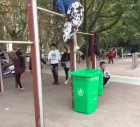 坐地铁睡觉新技能