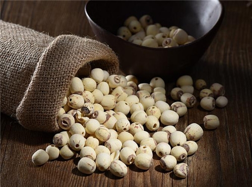 夏季心火旺怎么调理 快来碗莲子龟苓膏清火