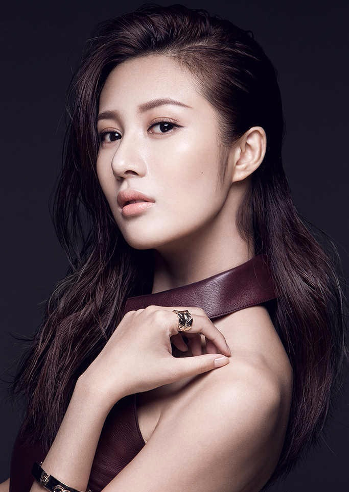 邬靖靖轻熟女风格写真 魅惑撩人性感女神范十足