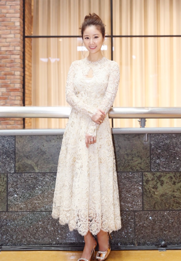 林心如杂志写真 笑靥如花满满的幸福