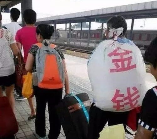 幽默笑话：哥，我从业这行三年多了，您是第一个只消费30元的人