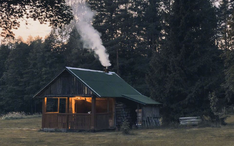 林间小屋唯美自然风景