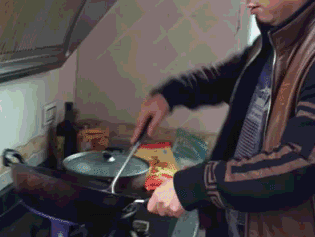 我有独特的下楼方式，就是有点疼