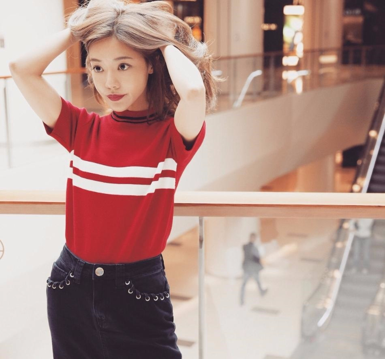 邓家佳优雅迷人的街拍图片 完美演绎多重活力