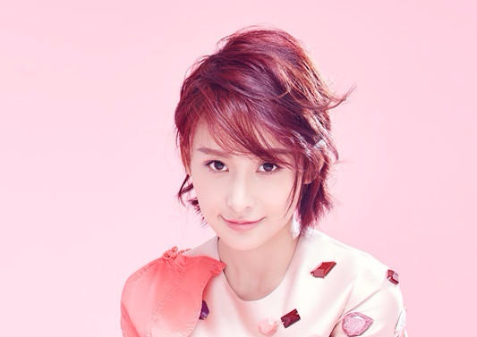 贾青清新唯美写真 笑容甜美俏皮充满少女情怀