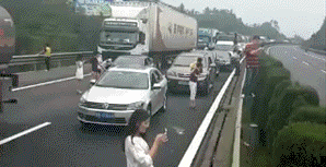 高速堵车休闲活动，哈哈哈哈