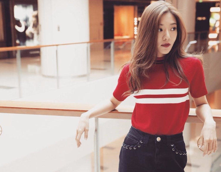 邓家佳优雅迷人的街拍图片 完美演绎多重活力