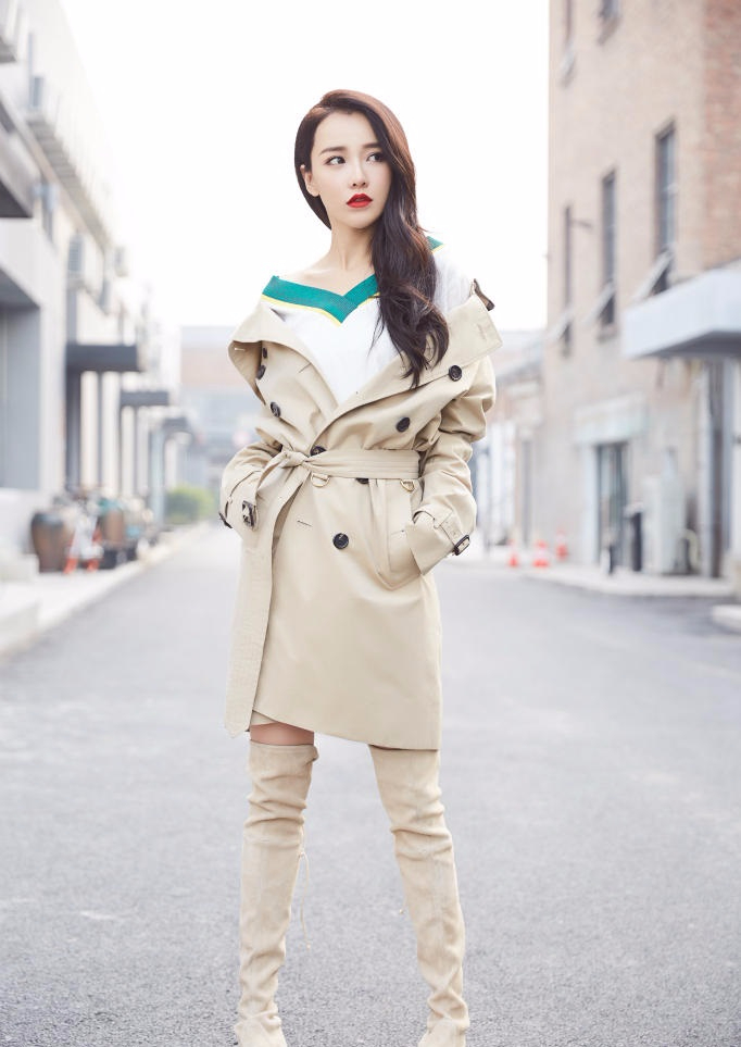 黄一琳时尚街头大片 冷感驾驭极端反差