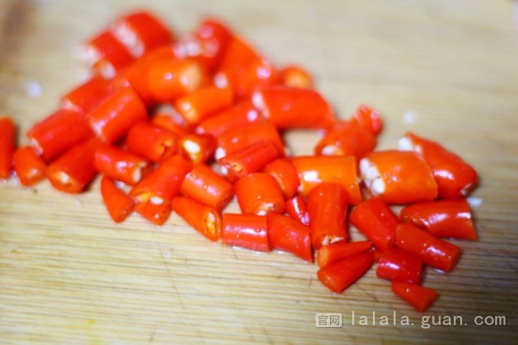 被大家丢弃的肉皮，加两种食材炒一炒，立马变成抢手的下饭菜