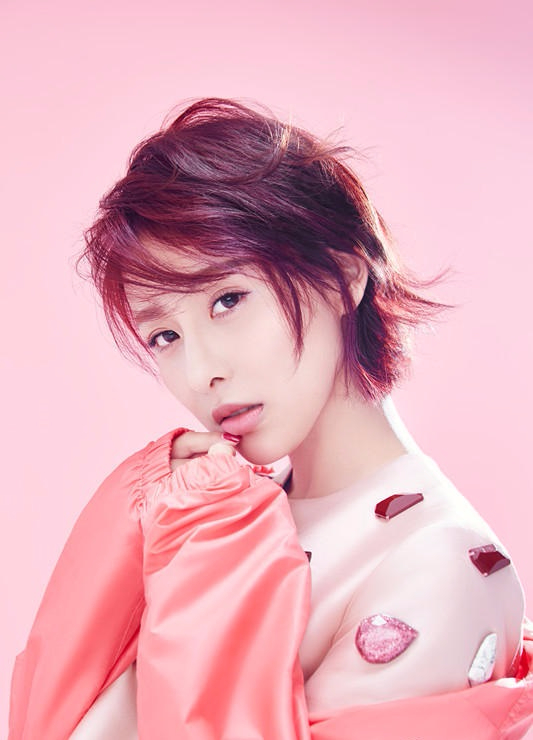 贾青清新唯美写真 笑容甜美俏皮充满少女情怀