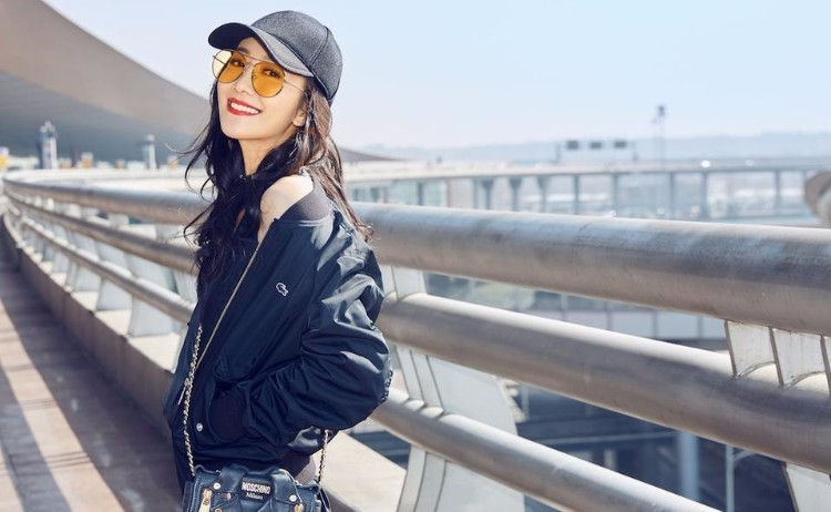 王鸥启程巴黎时装周酷装