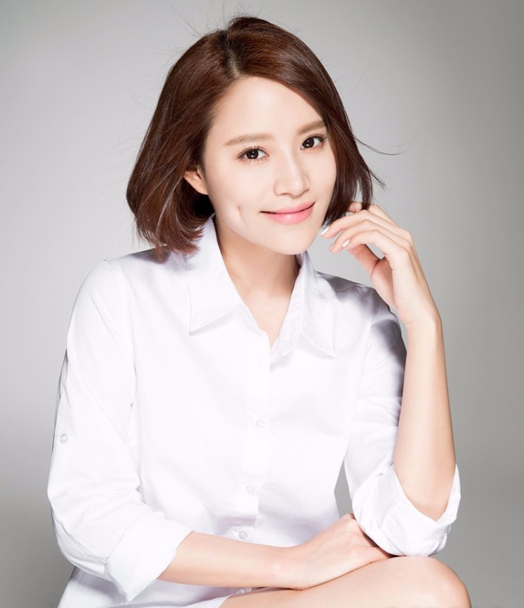 蔡蝶化身“花仙子” 肤白灵动气质甜美