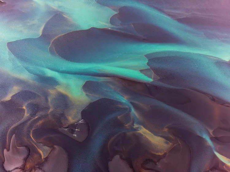 直升机航拍冰岛，梦幻“调色板”。