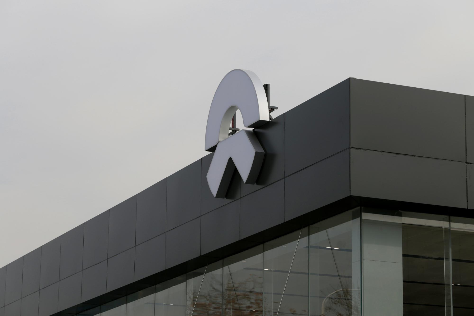 蔚来汽车股价被指应腰斩，年内已涨超10倍，造车新势力集体跳水