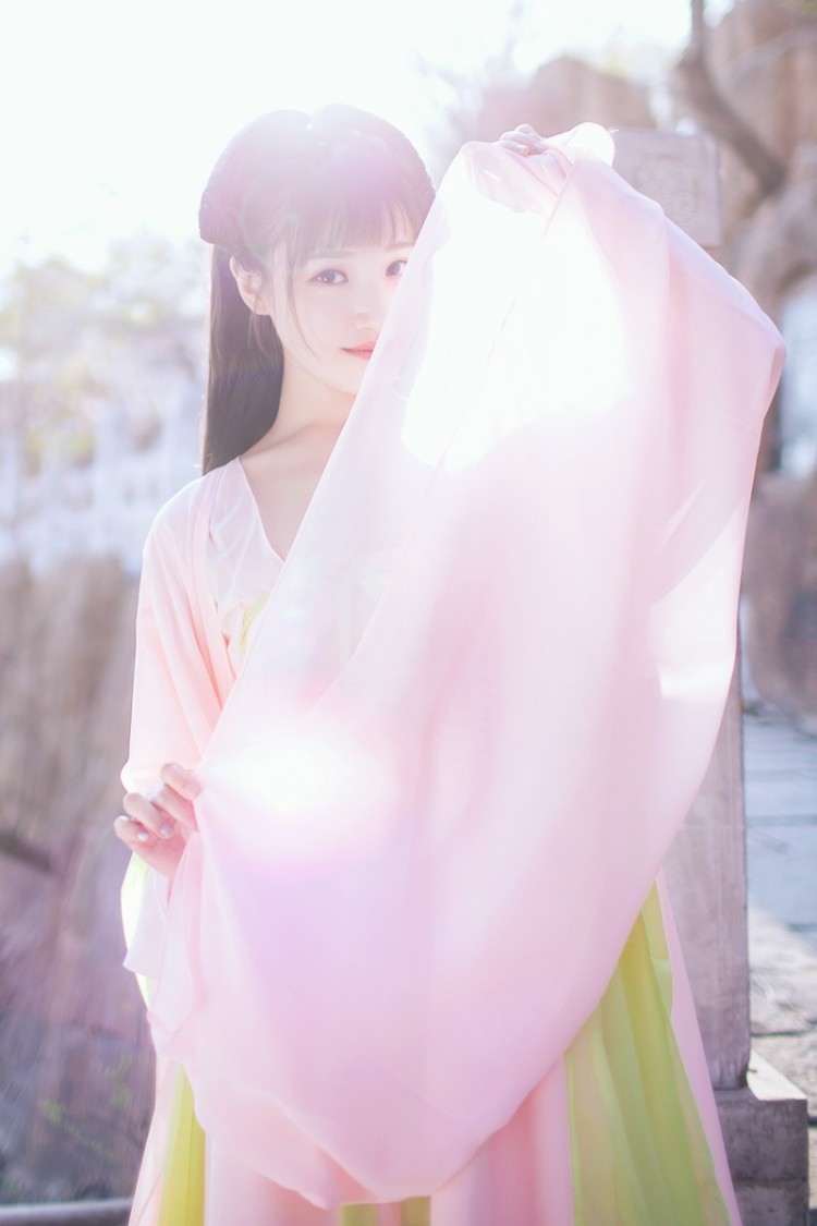 清纯刘海古装裙美女 清新活泼有少女气质