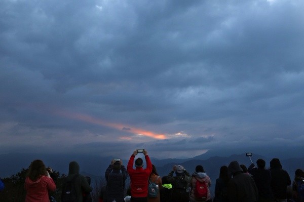 台湾：阿里山之云兴霞蔚与耀眼日出