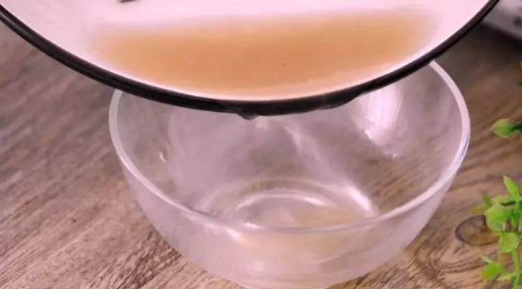 清蒸鲈鱼——蒸鱼好吃又不腥的小秘密都在这里了