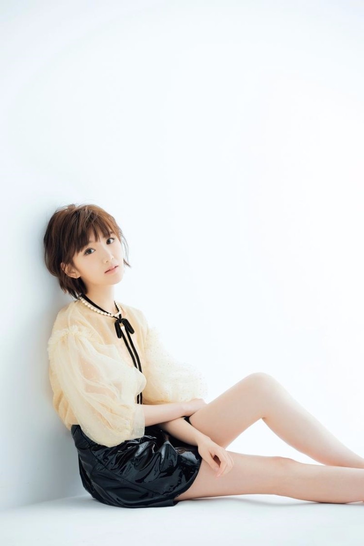 毛晓彤甜美与霸气兼并的写真