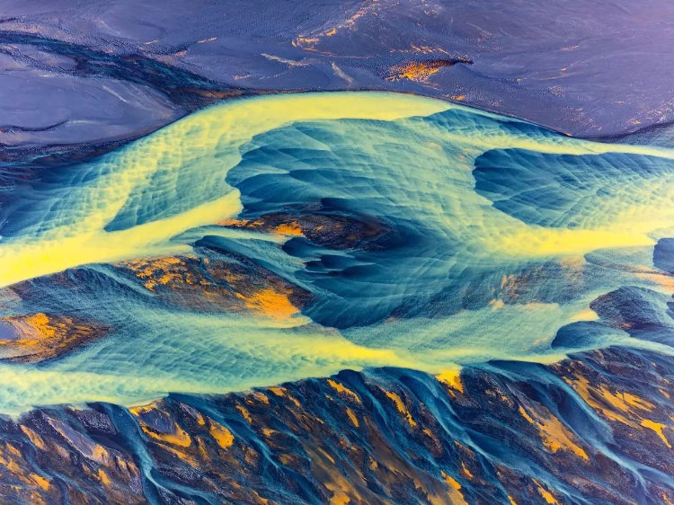 直升机航拍冰岛，梦幻“调色板”。