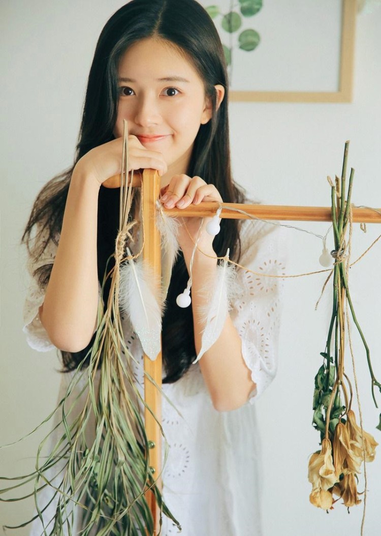 甜美笑容演绎清新自然风