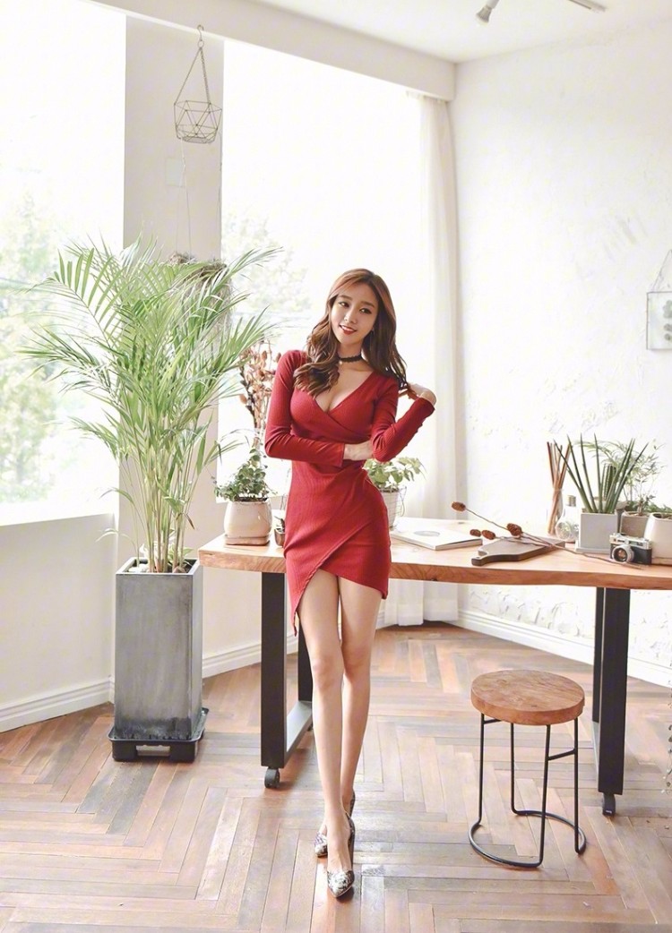 超长细腿职场美女写真 性感十足