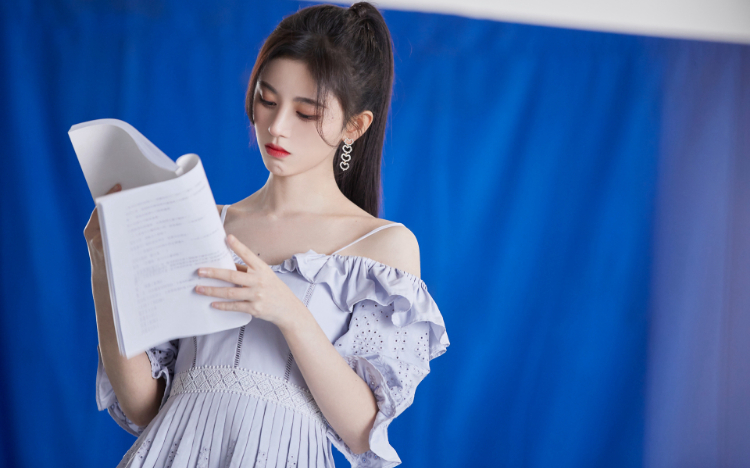 鞠婧祎吊带裙清秀甜美